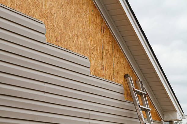 Professional Siding Contractor technician working in Powell, OH